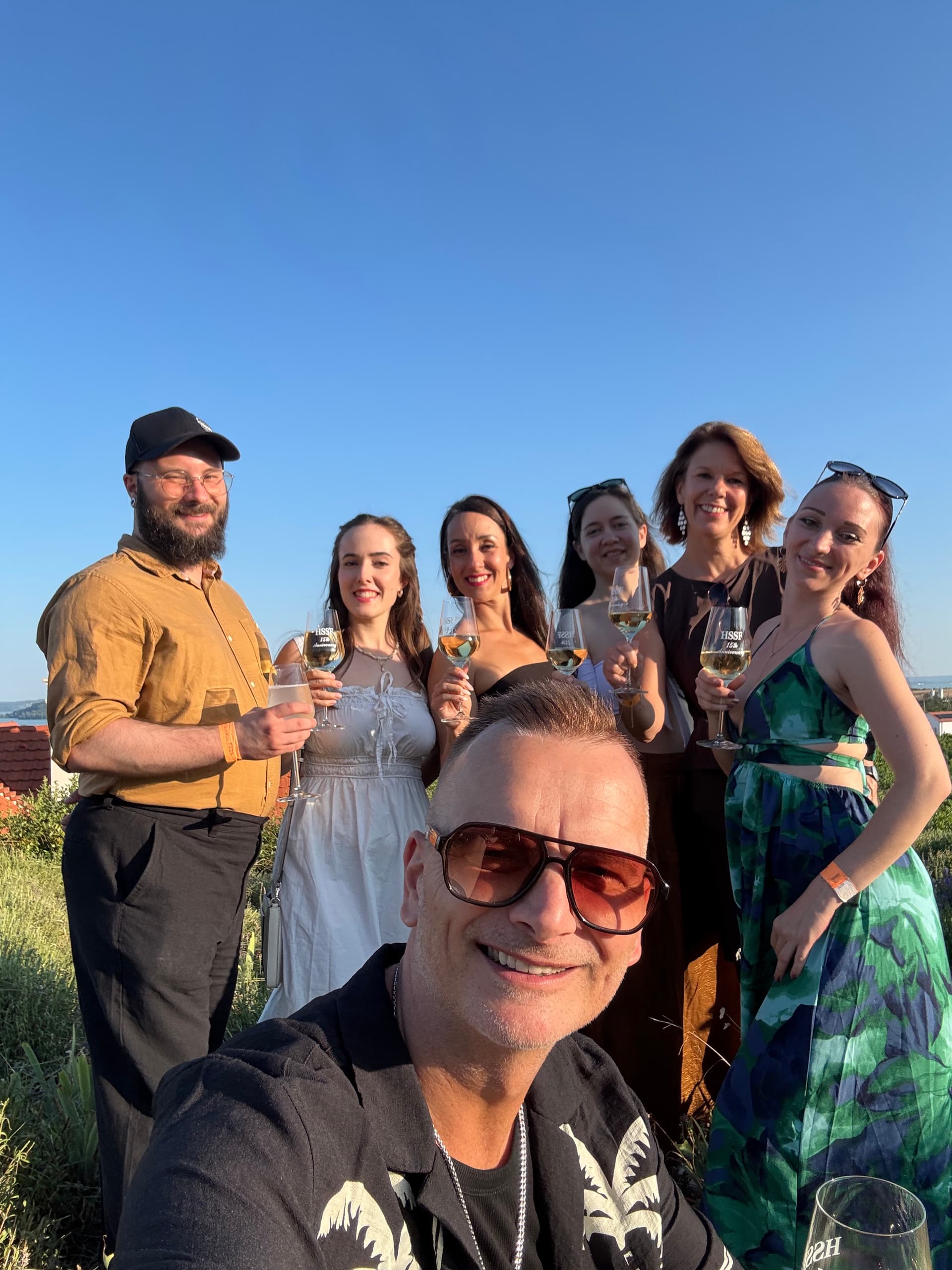 Four Steps csapat balatoni koccintás közben a HSSF Festival 2026 alatt